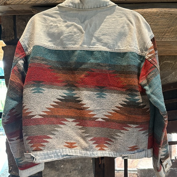 Size medium Aztec jean jacket - Picture 2 of 5